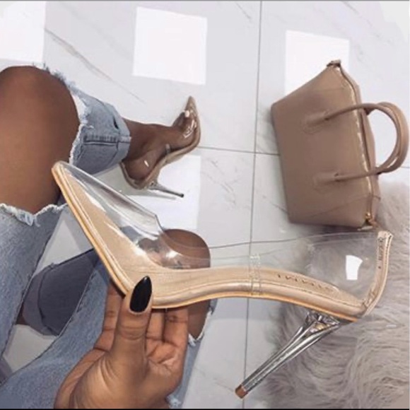 Clear Cinderella Style Pointy Pumps - Picture 3 of 13